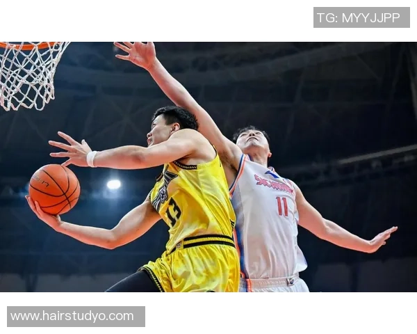 CBA赛场上的感人瞬间镜头回顾:球员们的拼搏与泪水交织成动人画面 CBA赛场上的感人瞬间镜头回顾:球员们的拼搏与泪水交织成动人画面